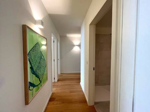 T3 em condomínio privado c/ piscina e padel