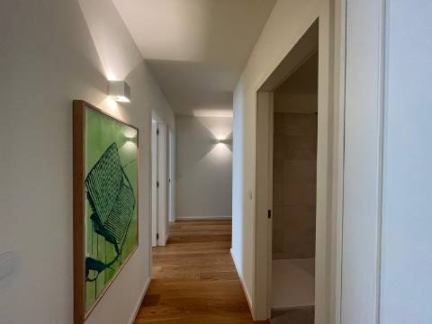 T3 em condomínio privado c/ piscina e padel