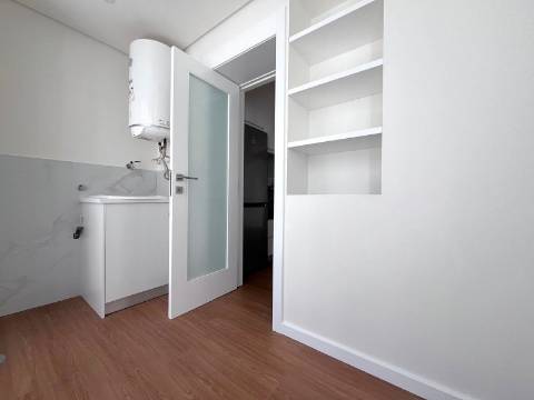 T4 totalmente renovado no Pinheiro Manso na Avenida da Boavista, Porto