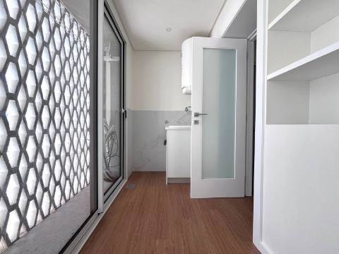 T4 totalmente renovado no Pinheiro Manso na Avenida da Boavista, Porto