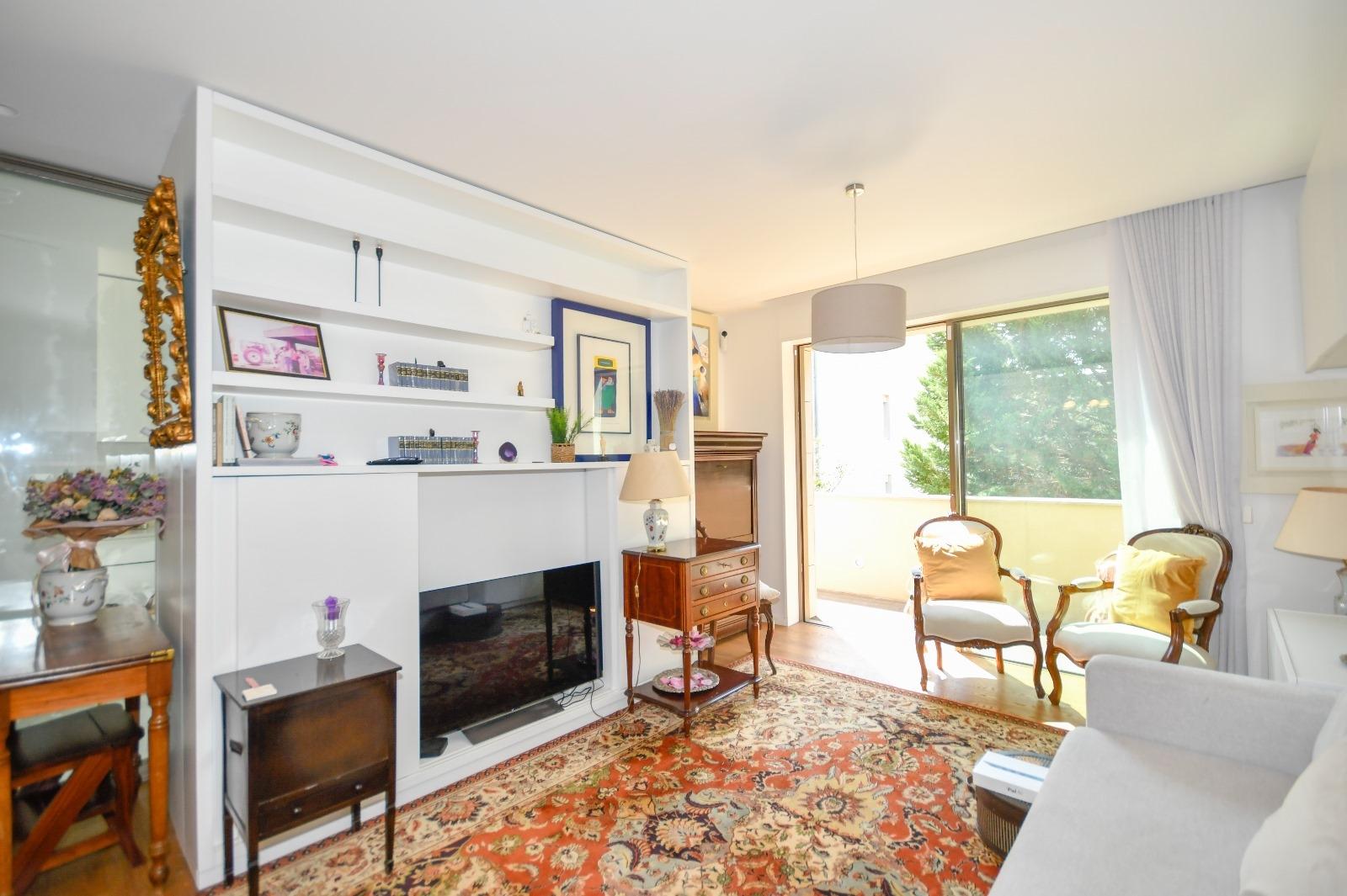 T1 de luxo c/ varanda à Marechal Gomes da Costa