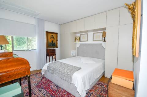 T1 de luxo c/ varanda à Marechal Gomes da Costa