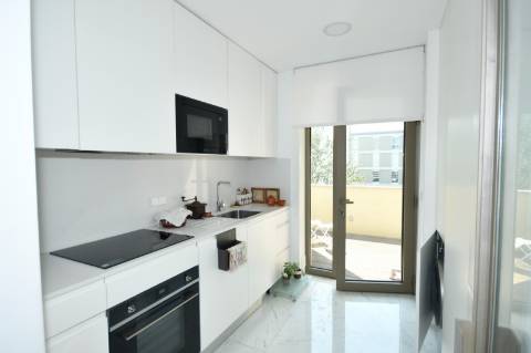 T1 de luxo c/ varanda à Marechal Gomes da Costa