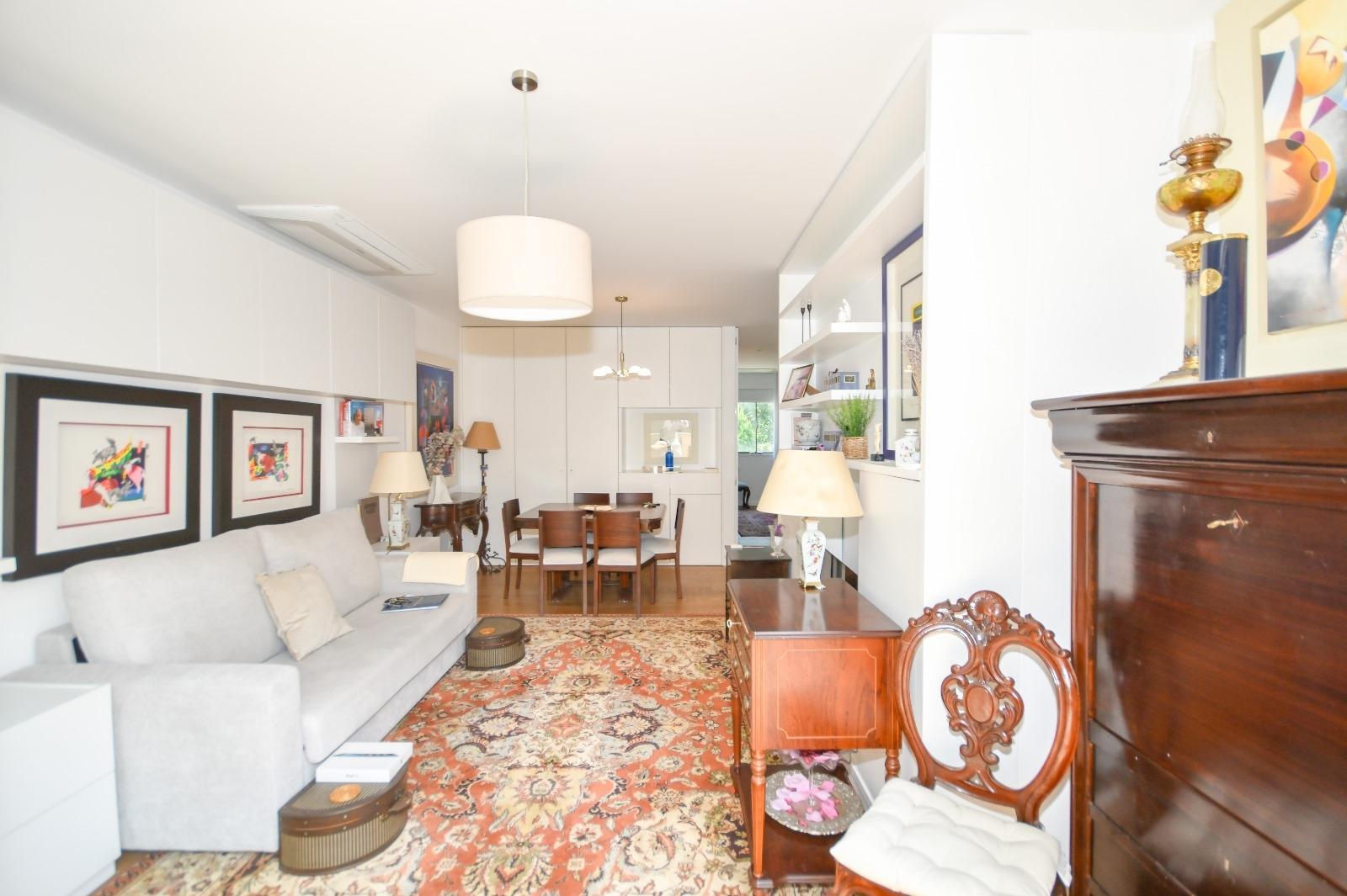 T1 de luxo c/ varanda à Marechal Gomes da Costa