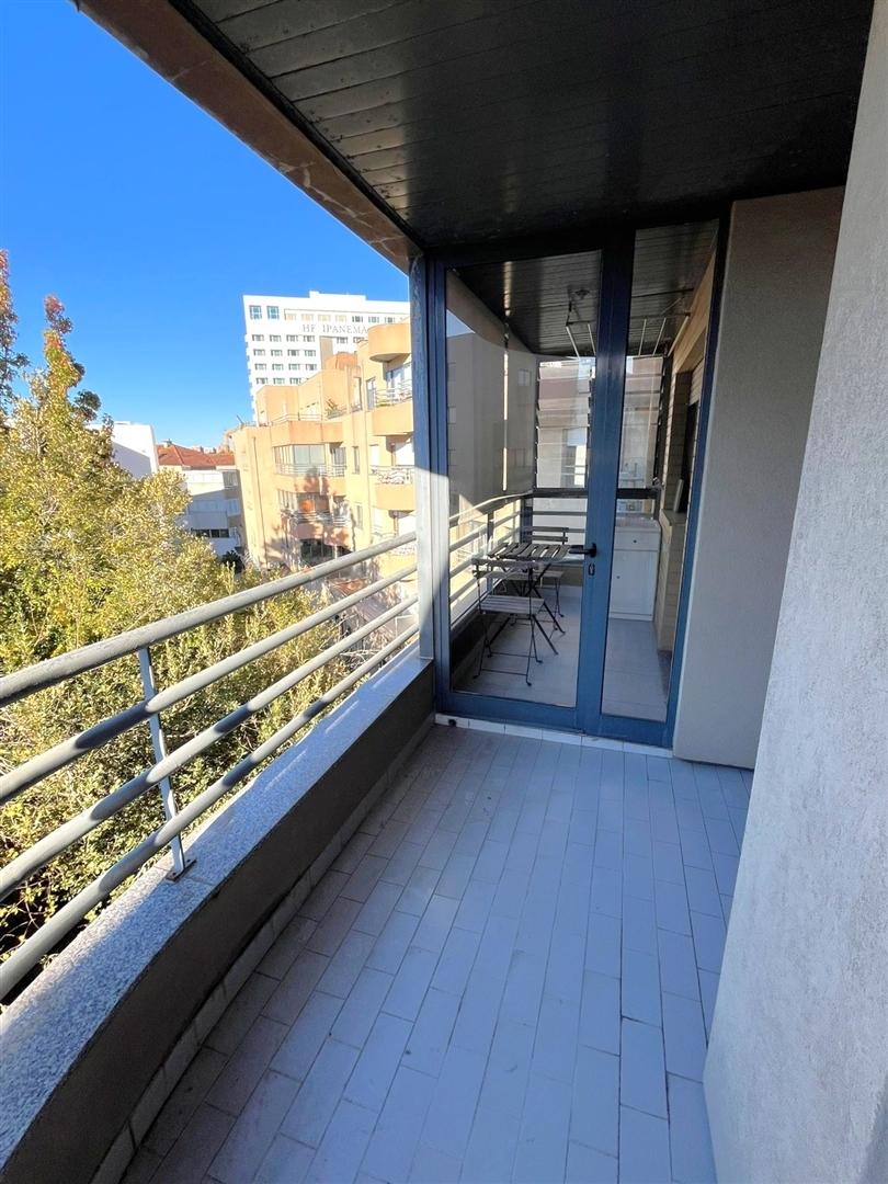 T2 c/ varanda e garagem p/ arrendar no Porto