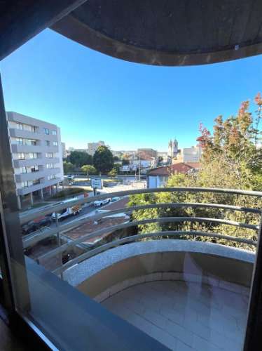 T2 c/ varanda e garagem p/ arrendar no Porto