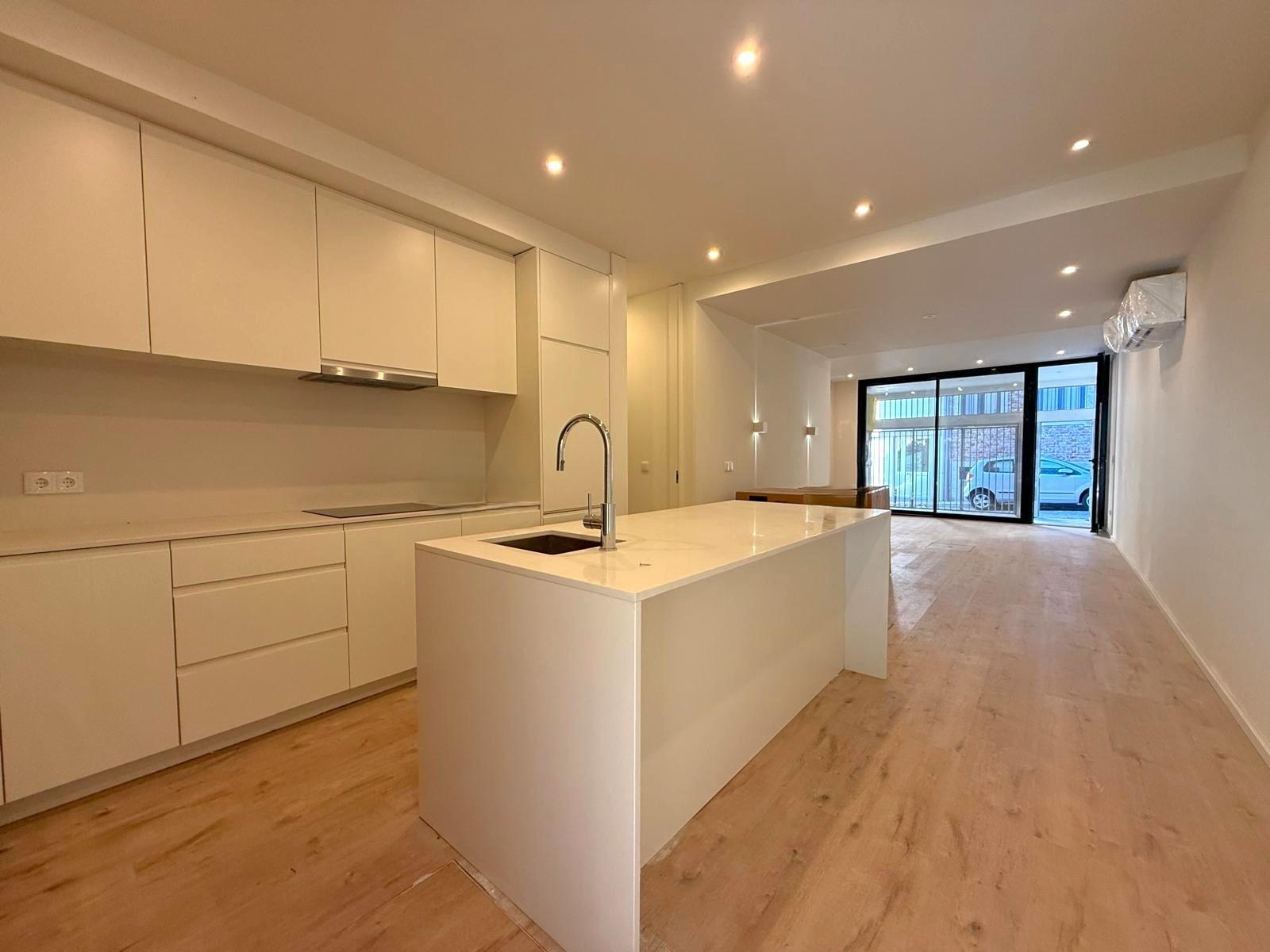 T2 remodelado e equipado c/ alpendre no Porto