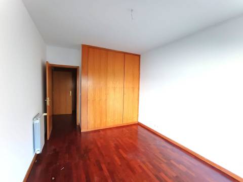 T1 c/ jardim e pátio em matosinhos sul p /arrendar