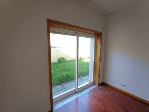 T1 c/ jardim e pátio em matosinhos sul p /arrendar