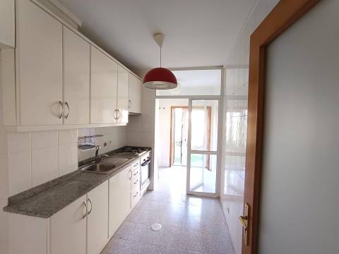 T1 c/ jardim e pátio em matosinhos sul p /arrendar