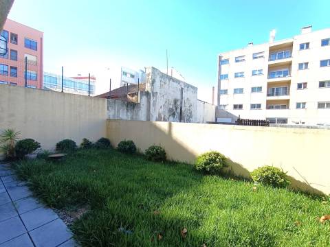 T1 c/ jardim e pátio em matosinhos sul p /arrendar