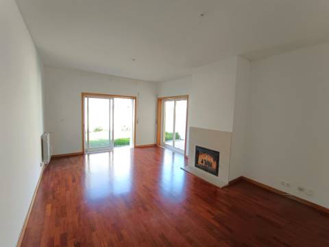 T1 c/ jardim e pátio em matosinhos sul p /arrendar