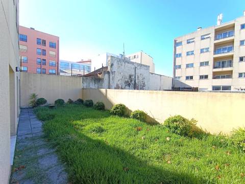 T1 c/ jardim e pátio em matosinhos sul p /arrendar