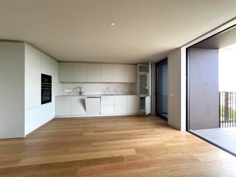 T3 com varanda e vista mar nos Jardins da Arrábida