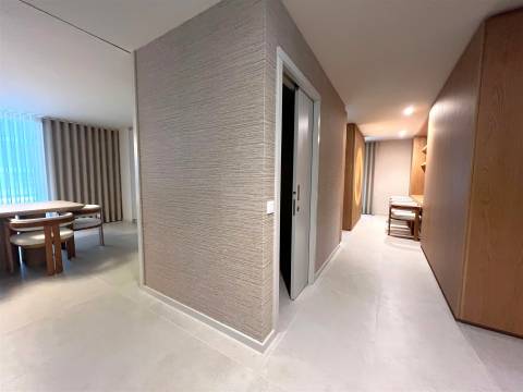 T3 c/ terraço de 36 m2 nos Jardins da Arrábida