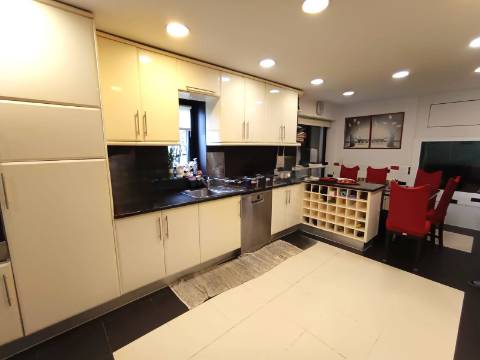 Moradia T5 c/ jardim e piscina em Aveleda, Vila do Conde