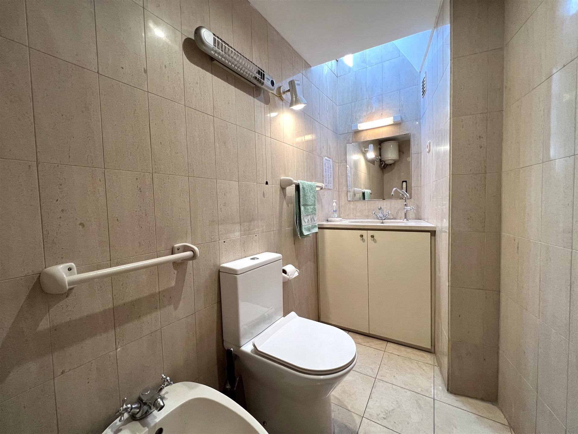 Escritório p/ arrendar na marginal do Porto