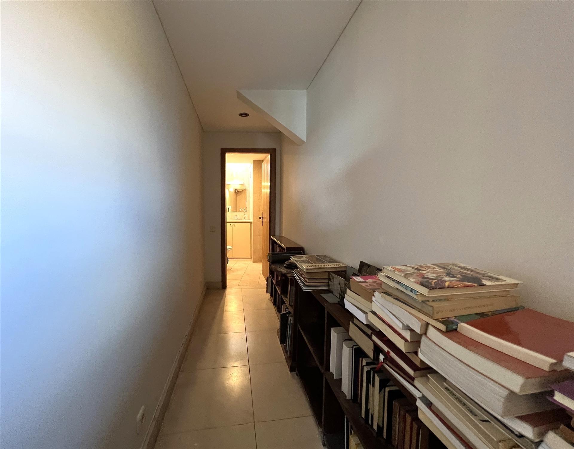 Escritório p/ arrendar na marginal do Porto