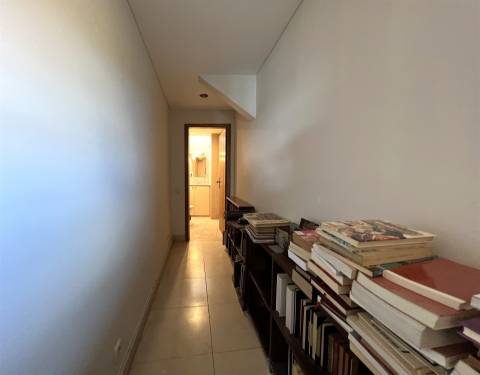 Escritório p/ arrendar na marginal do Porto