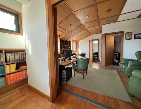 Escritório p/ arrendar na marginal do Porto