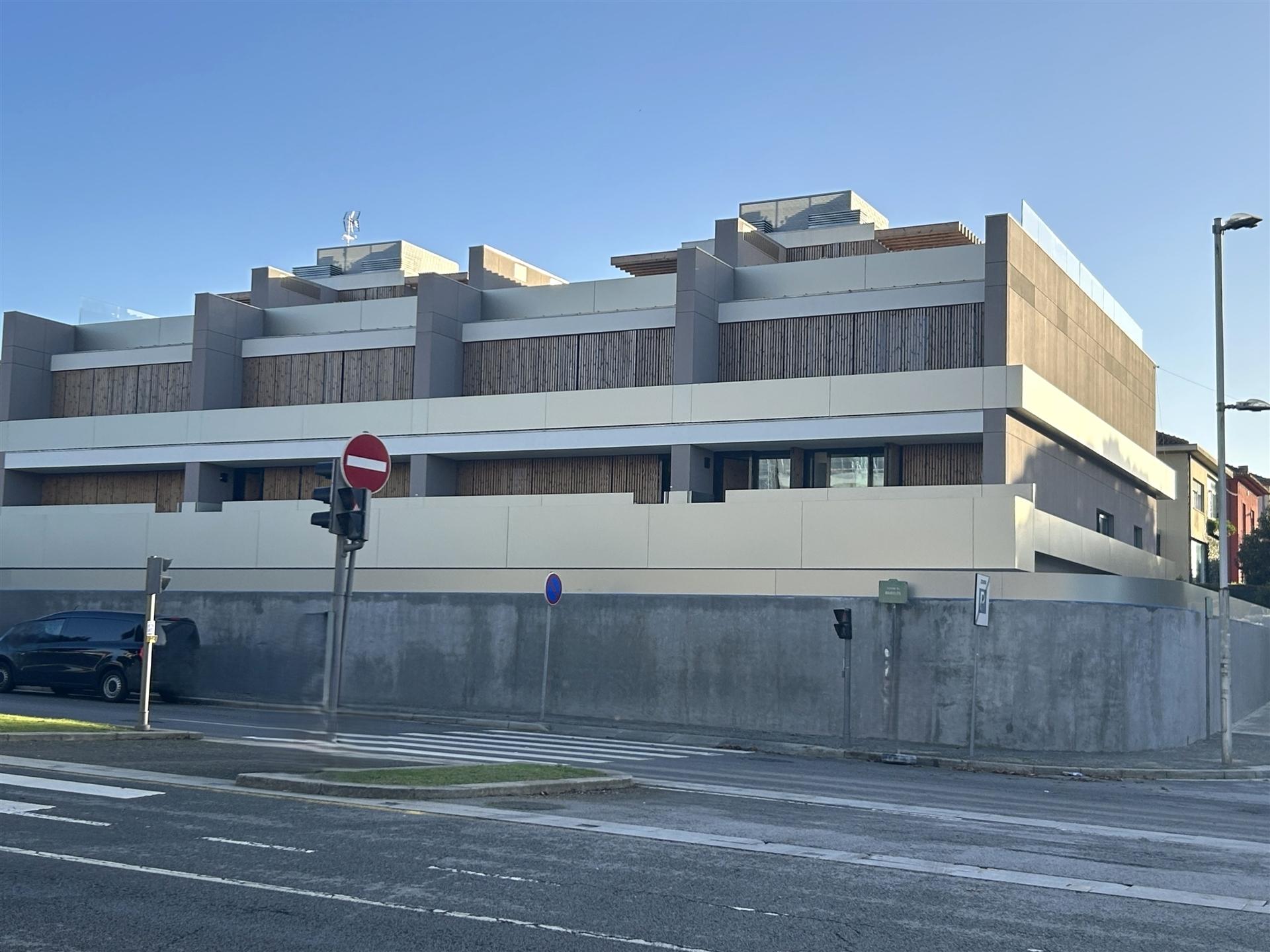 T4+1 Triplex c/ piscina junto à praia na Foz do Douro