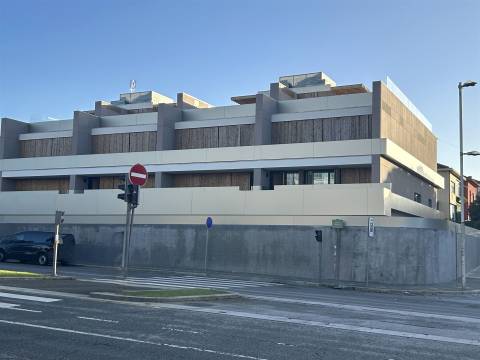 T4+1 Triplex c/ piscina junto à praia na Foz do Douro