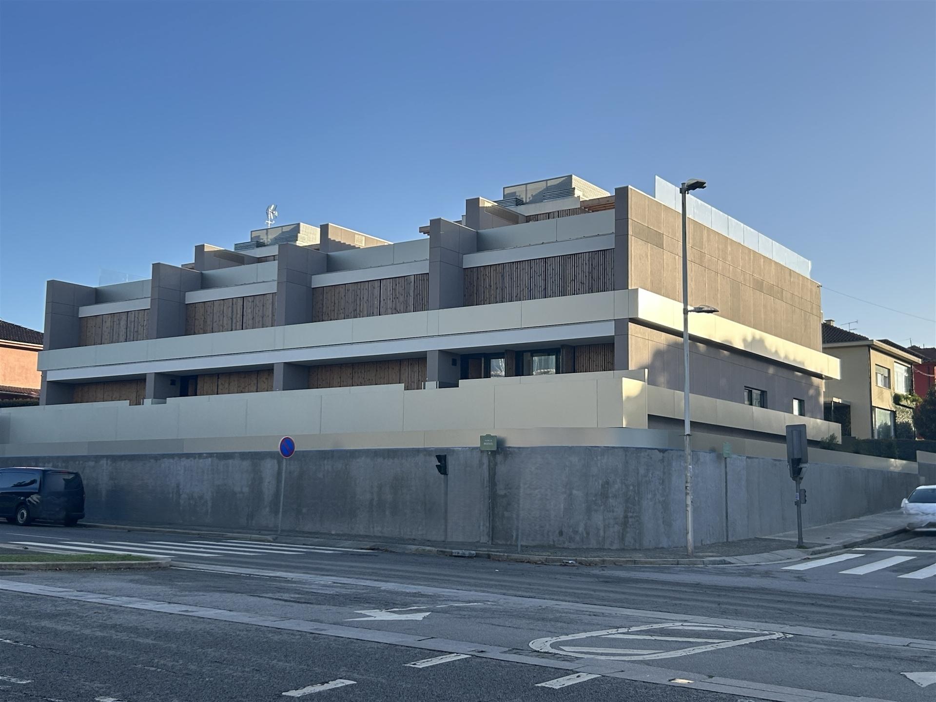 T4+1 Triplex c/ piscina junto à praia na Foz do Douro