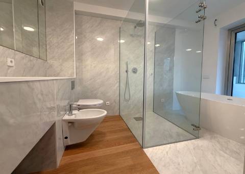 Moradia T3 remodelada no coração da Foz do Douro