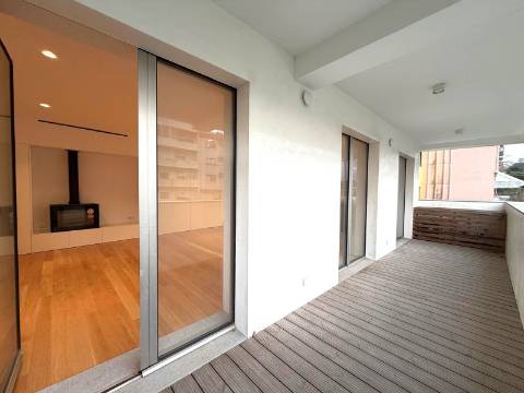 Moradia T3 remodelada no coração da Foz do Douro