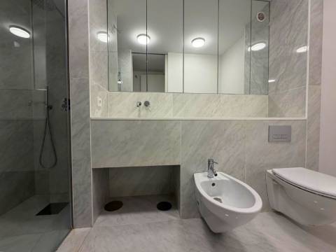 Moradia T3 remodelada no coração da Foz do Douro