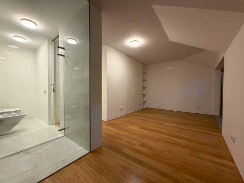 Moradia T3 remodelada no coração da Foz do Douro