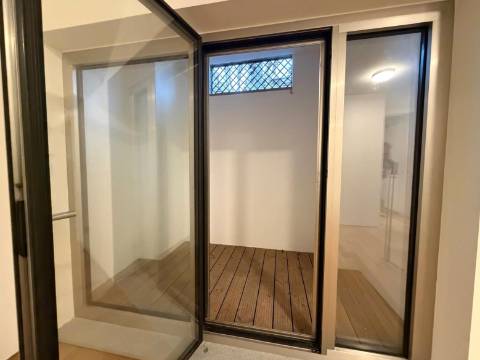 Moradia T3 remodelada no coração da Foz do Douro