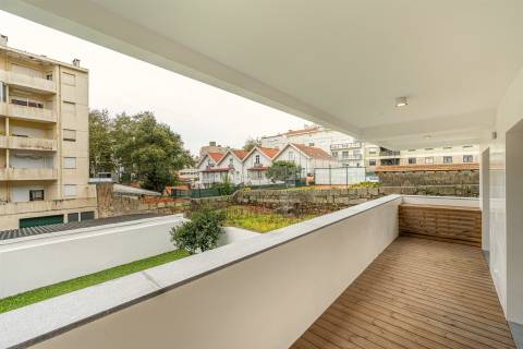 Moradia T3 remodelada no coração da Foz do Douro