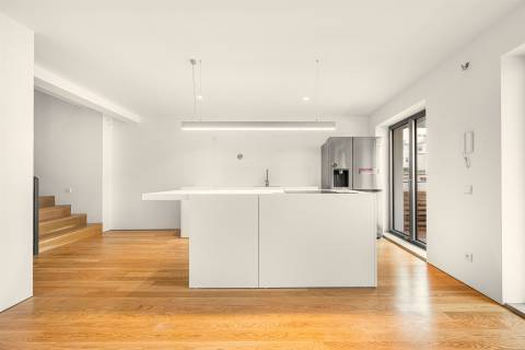 Moradia T3 remodelada no coração da Foz do Douro