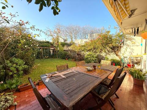 Moradia T4 c/ jardim na Foz do Douro, Nevogilde