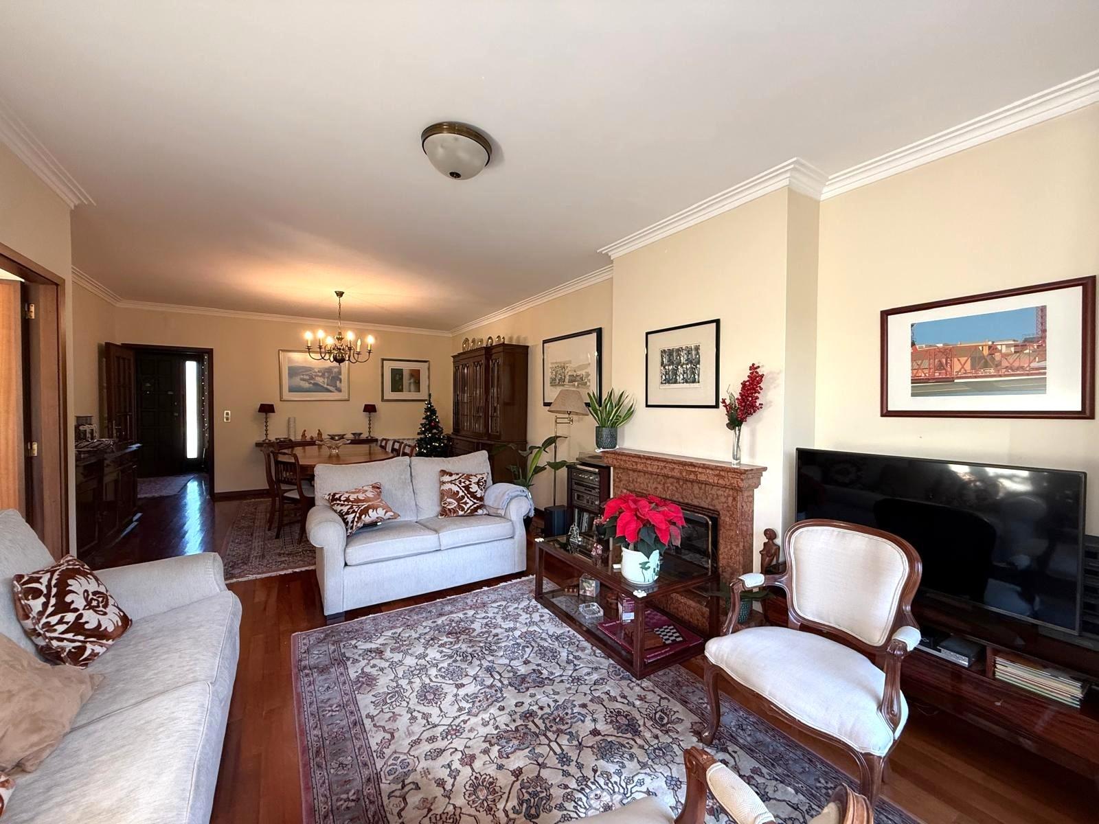 Moradia T4 c/ jardim na Foz do Douro, Nevogilde