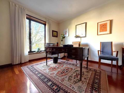 Moradia T4 c/ jardim na Foz do Douro, Nevogilde