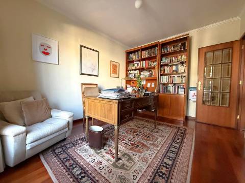 Moradia T4 c/ jardim na Foz do Douro, Nevogilde