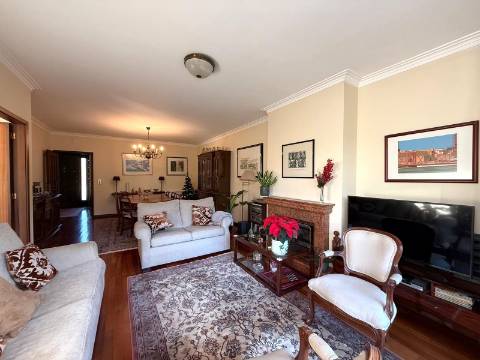 Moradia T4 +1 com jardim em Nevogilde