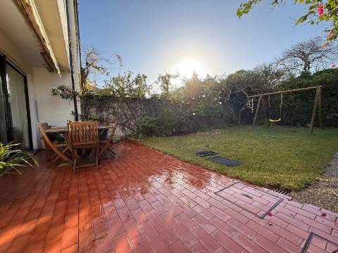 Moradia T4 +1 com jardim em Nevogilde