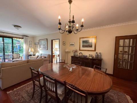 Moradia T4 +1 com jardim em Nevogilde