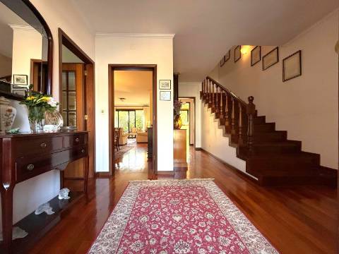 Moradia T4 +1 com jardim em Nevogilde