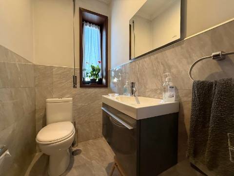 Moradia T4 +1 com jardim em Nevogilde