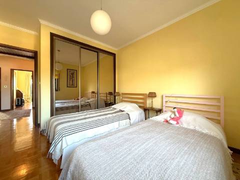 Moradia T4 +1 com jardim em Nevogilde