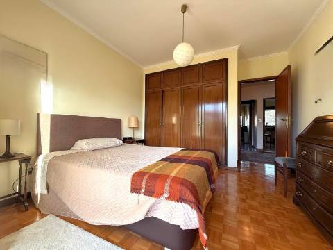 Moradia T4 +1 com jardim em Nevogilde