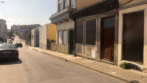 Prédio com projeto aprovado para 4 lofts