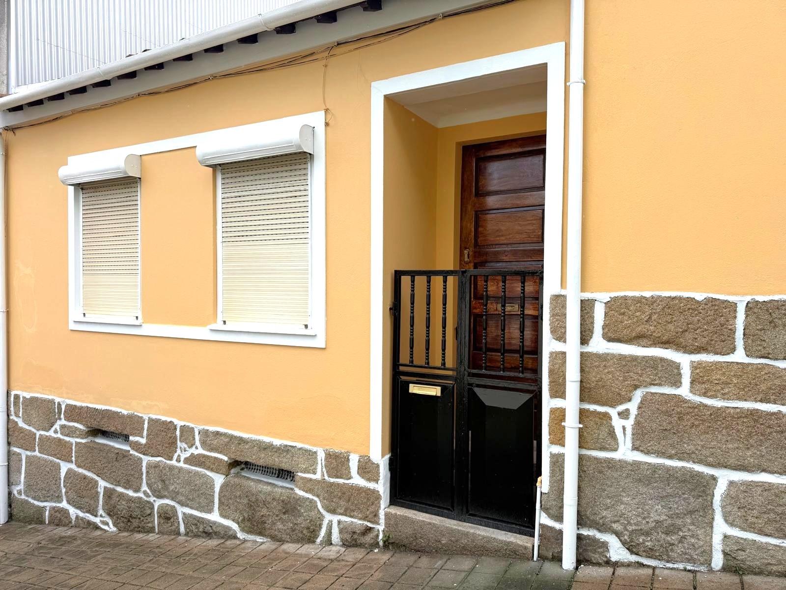 Moradia T2 para arrendar junto ao rio em Lordelo do Ouro