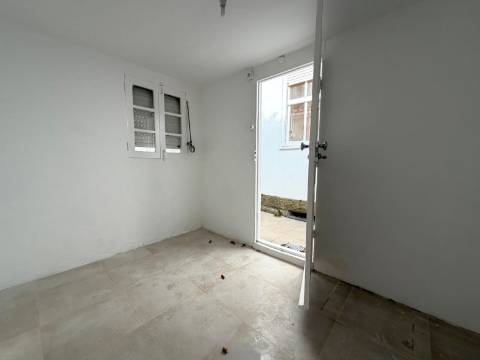 Moradia T2 para arrendar junto ao rio em Lordelo do Ouro