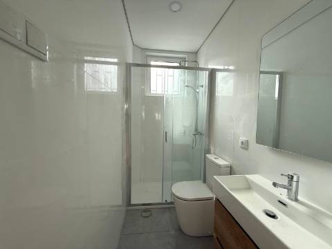 Moradia T2 para arrendar junto ao rio em Lordelo do Ouro