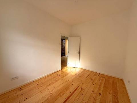 Moradia T2 para arrendar junto ao rio em Lordelo do Ouro